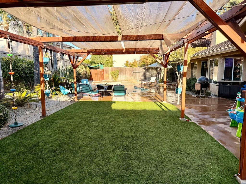 Image 31 of property listing at 2555 Bellaire Way, Clovis, CA 93611