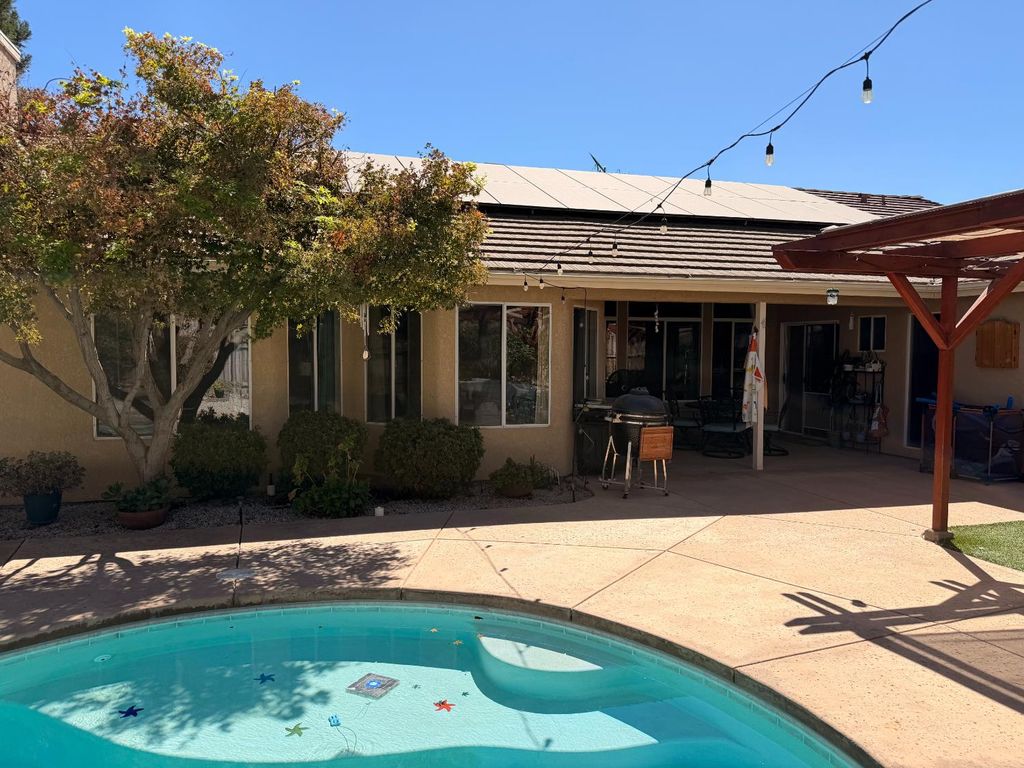 Image 33 of property listing at 2555 Bellaire Way, Clovis, CA 93611
