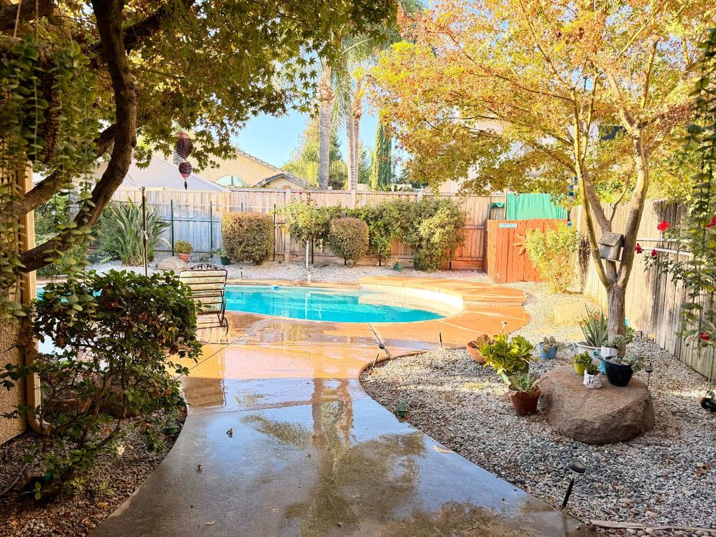 Image 34 of property listing at 2555 Bellaire Way, Clovis, CA 93611