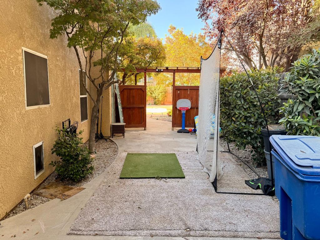 Image 35 of property listing at 2555 Bellaire Way, Clovis, CA 93611
