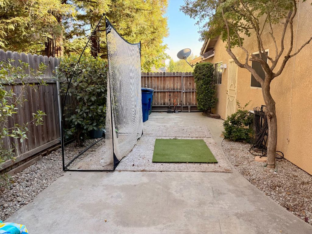 Image 36 of property listing at 2555 Bellaire Way, Clovis, CA 93611