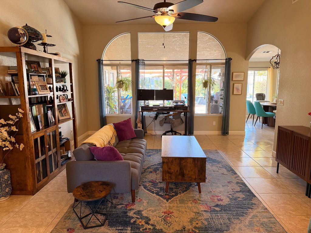 Image 6 of property listing at 2555 Bellaire Way, Clovis, CA 93611