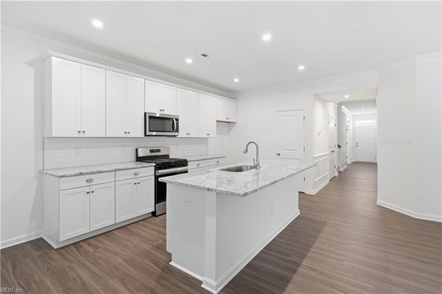 1533 Waltham LN, Newport News, VA 23608