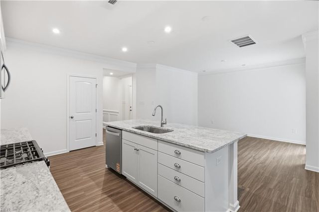 1533 Waltham LN, Newport News, VA 23608