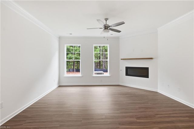 1533 Waltham LN, Newport News, VA 23608