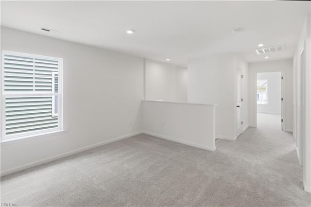 1533 Waltham LN, Newport News, VA 23608