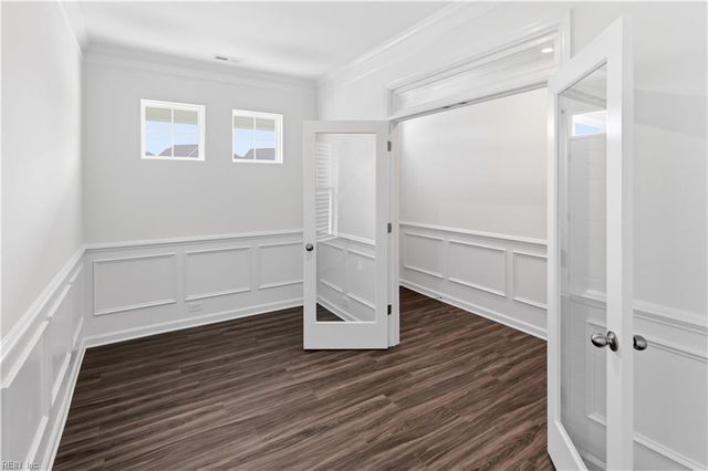 1533 Waltham LN, Newport News, VA 23608