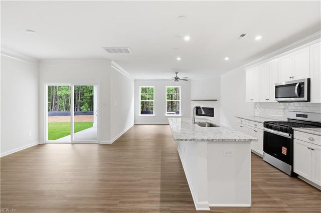 1533 Waltham LN, Newport News, VA 23608