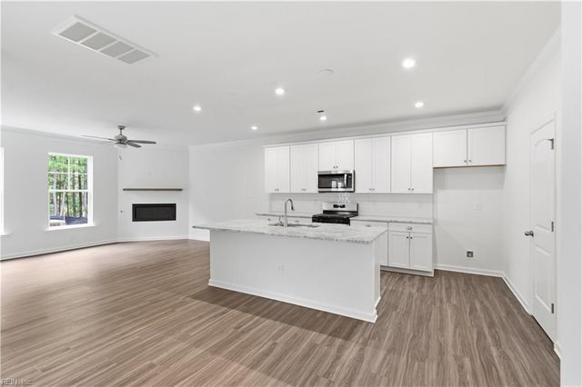 1533 Waltham LN, Newport News, VA 23608