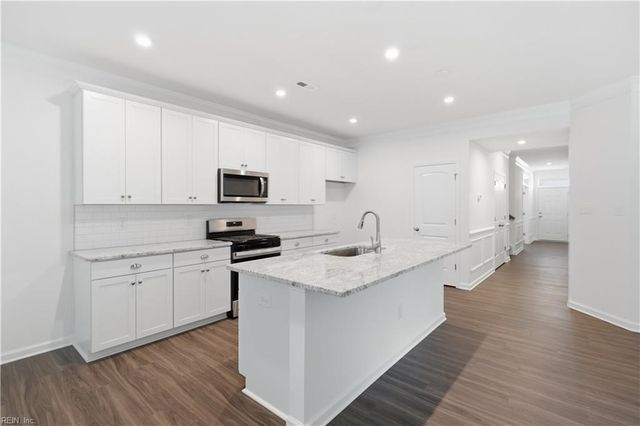 1533 Waltham LN, Newport News, VA 23608