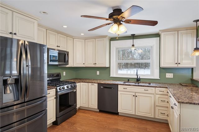 5242 Mckinley Parkway, Hamburg, NY 14075