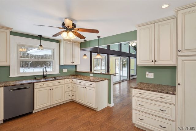 5242 Mckinley Parkway, Hamburg, NY 14075