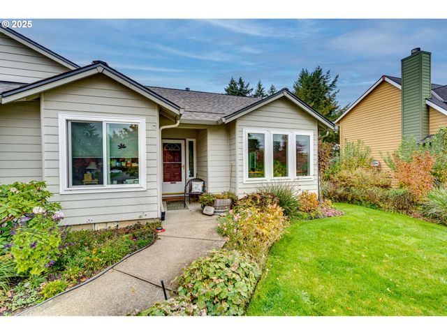 2049 Ne GRANDHAVEN St, Mc Minnville, OR 97128