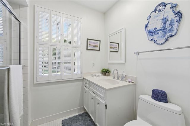 2700 Lantern LN, Naples, FL 34102