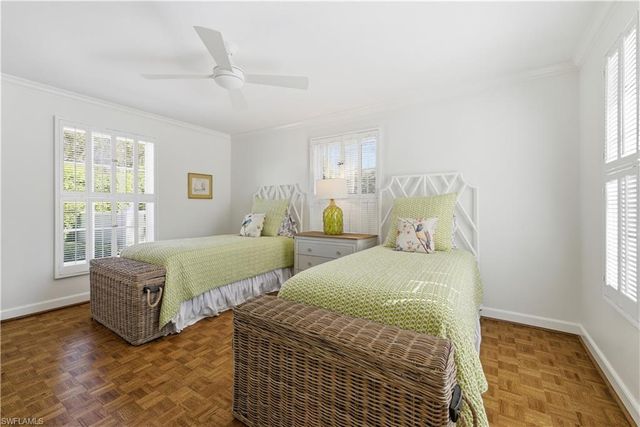 2700 Lantern LN, Naples, FL 34102