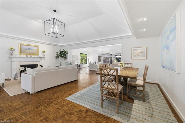 2700 Lantern LN, Naples, FL 34102