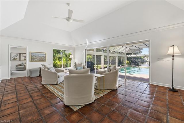 2700 Lantern LN, Naples, FL 34102