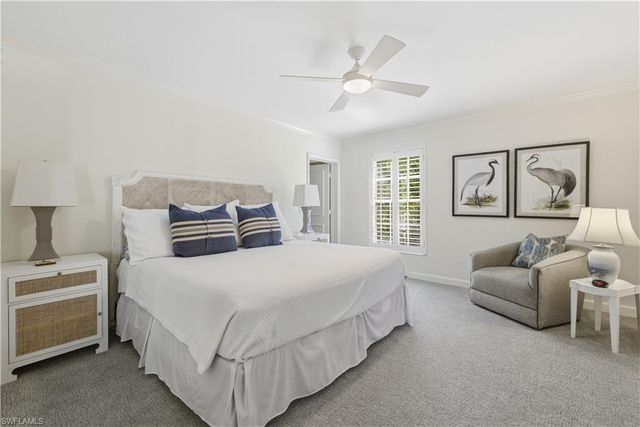 2700 Lantern LN, Naples, FL 34102