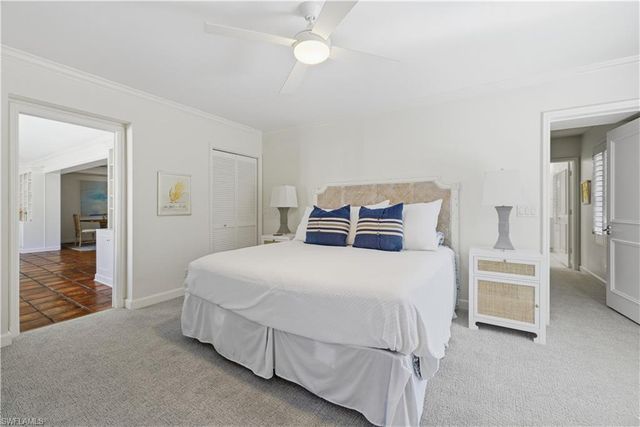 2700 Lantern LN, Naples, FL 34102