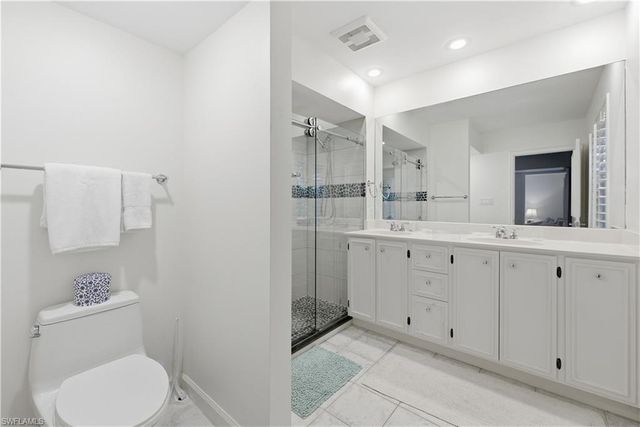 2700 Lantern LN, Naples, FL 34102