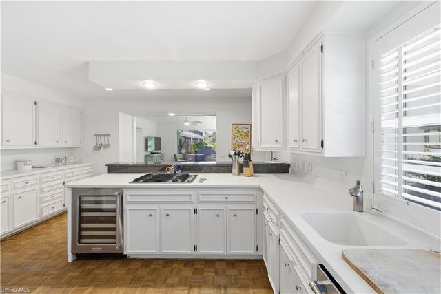 2700 Lantern LN, Naples, FL 34102