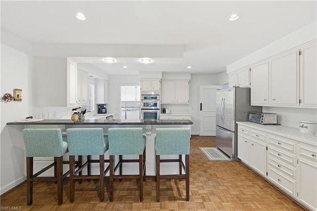 2700 Lantern LN, Naples, FL 34102