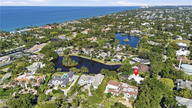 2700 Lantern LN, Naples, FL 34102