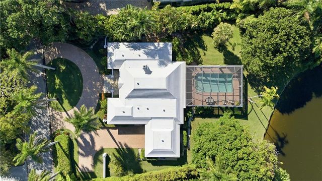 2700 Lantern LN, Naples, FL 34102