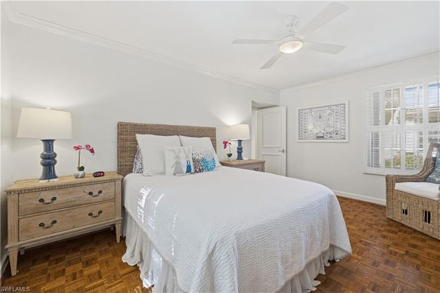 2700 Lantern LN, Naples, FL 34102