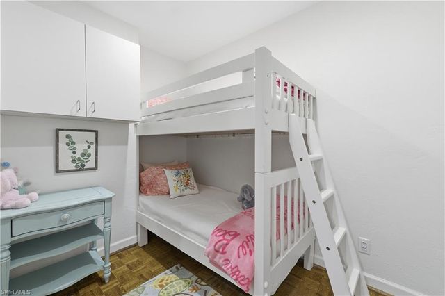 2700 Lantern LN, Naples, FL 34102