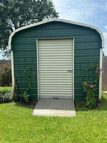 258 Dove Tail Dr, Gray, LA 70359