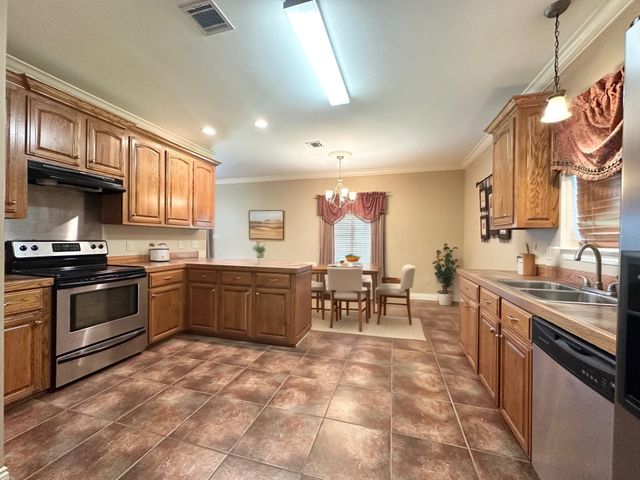 258 Dove Tail Dr, Gray, LA 70359