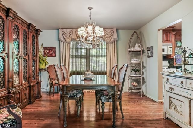 54 Eileen Way, Edison Twp., NJ 08837