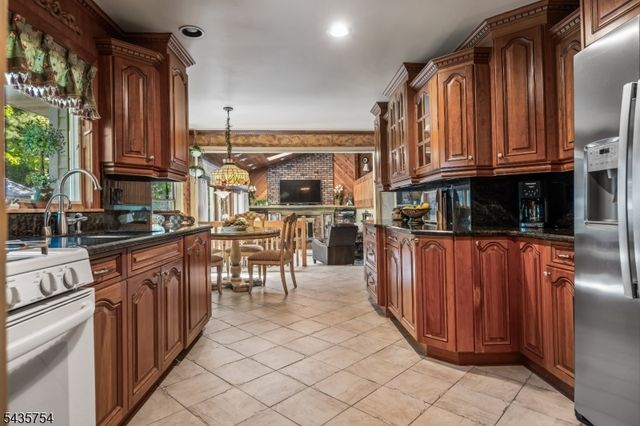 54 Eileen Way, Edison Twp., NJ 08837