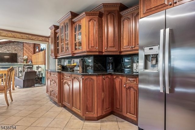 54 Eileen Way, Edison Twp., NJ 08837