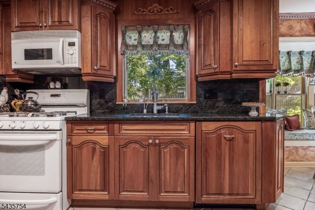 54 Eileen Way, Edison Twp., NJ 08837