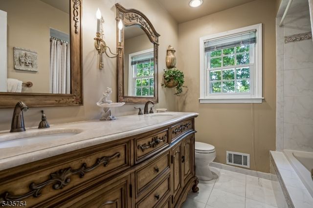 54 Eileen Way, Edison Twp., NJ 08837