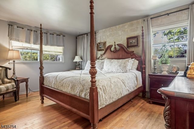 54 Eileen Way, Edison Twp., NJ 08837