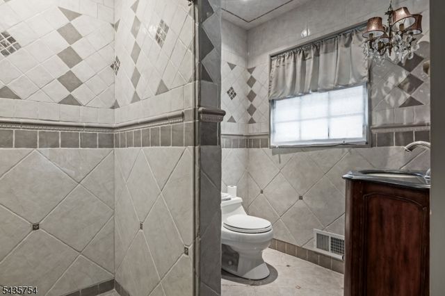 54 Eileen Way, Edison Twp., NJ 08837