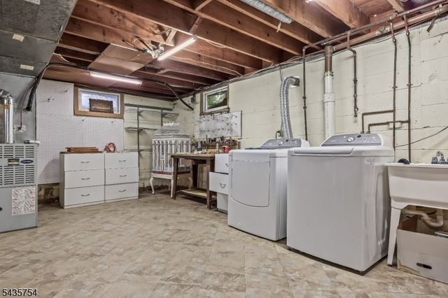 54 Eileen Way, Edison Twp., NJ 08837