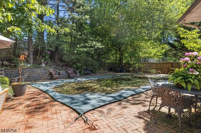 54 Eileen Way, Edison Twp., NJ 08837