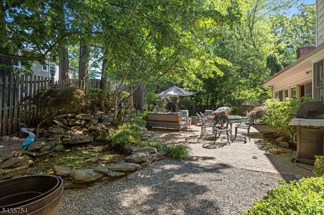 54 Eileen Way, Edison Twp., NJ 08837