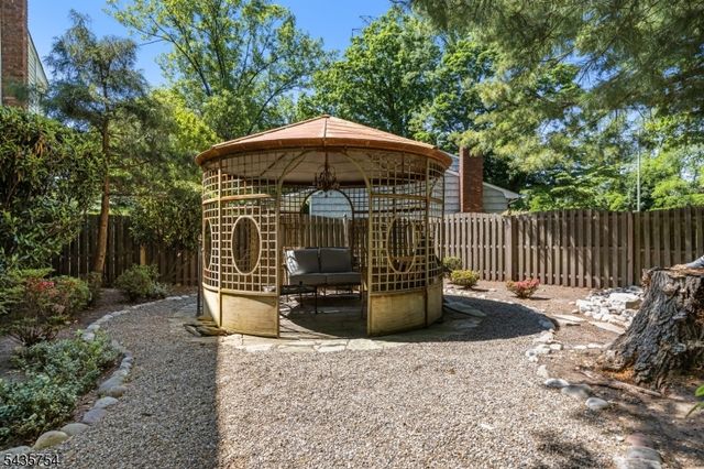 54 Eileen Way, Edison Twp., NJ 08837