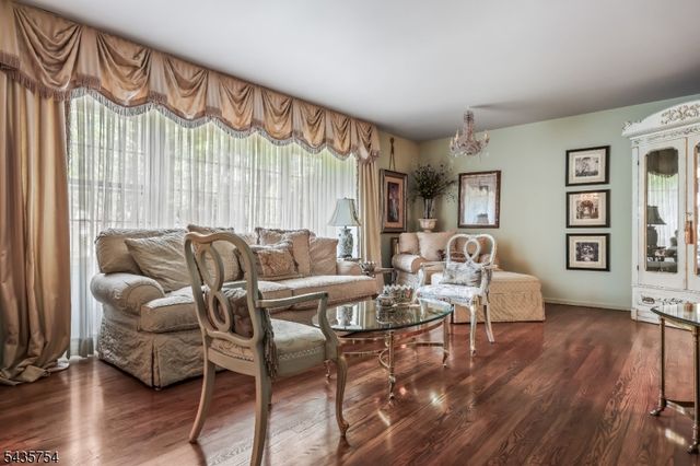 54 Eileen Way, Edison Twp., NJ 08837