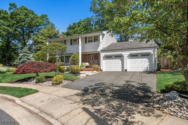 54 Eileen Way, Edison Twp., NJ 08837