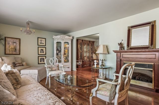54 Eileen Way, Edison Twp., NJ 08837