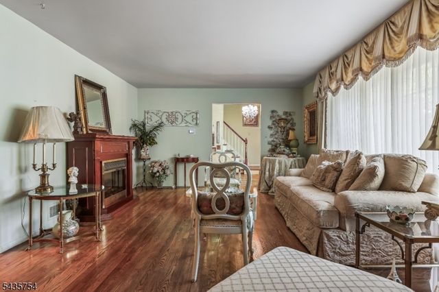 54 Eileen Way, Edison Twp., NJ 08837