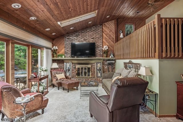 54 Eileen Way, Edison Twp., NJ 08837