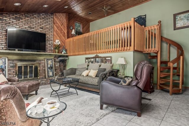 54 Eileen Way, Edison Twp., NJ 08837