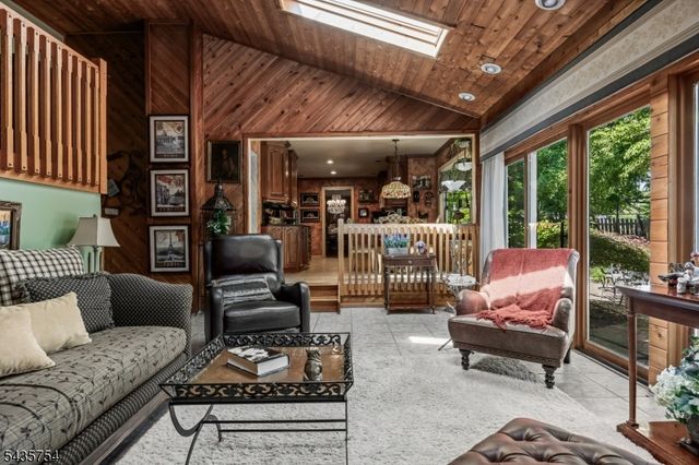 54 Eileen Way, Edison Twp., NJ 08837